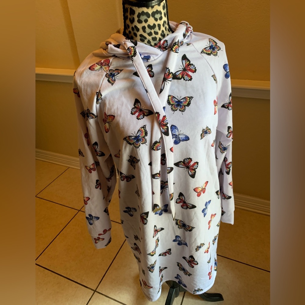 No Boundaries Size - XXL (19) Pull over style hoodie dress. Butterfly 🦋 print.